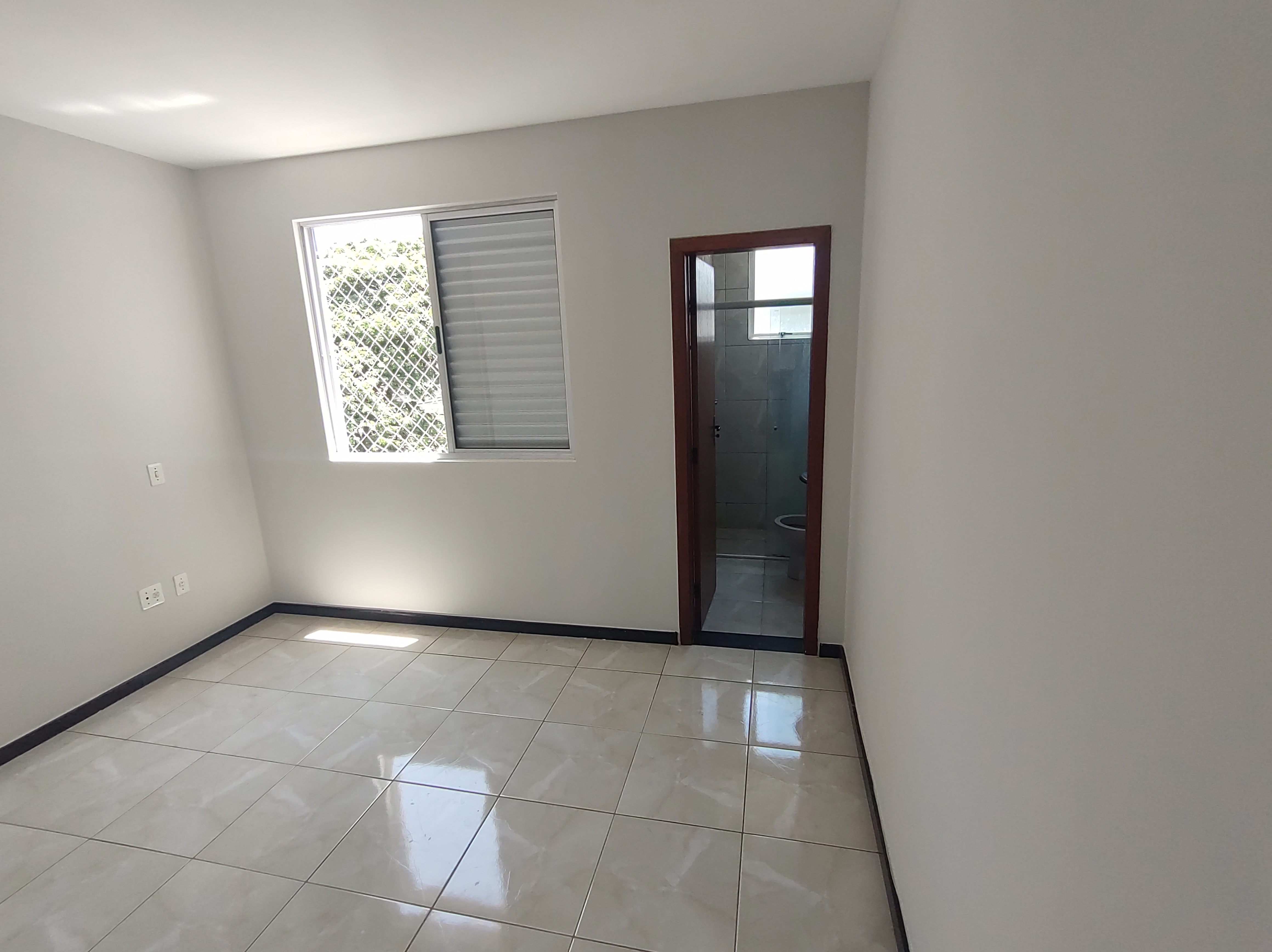 Apartamento, 3 Qtos, suíte 2 vagas com armários- Planalto